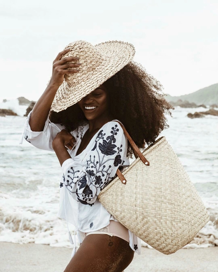 Afro hairstyle with beach waves and vacation accessories