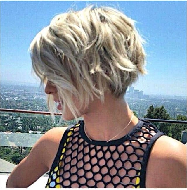 Short beachy waves with a tousled finish