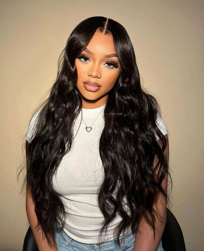 Beach hairstyle for round faces with soft waves