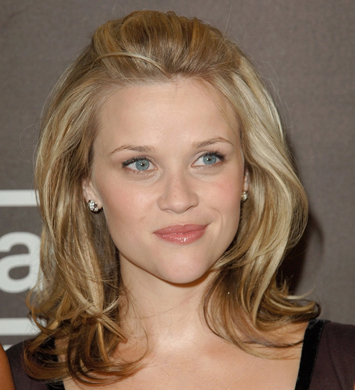 Beach hairstyle for heart shaped face with soft hair framing Heart shaped face with beach hair framing the features