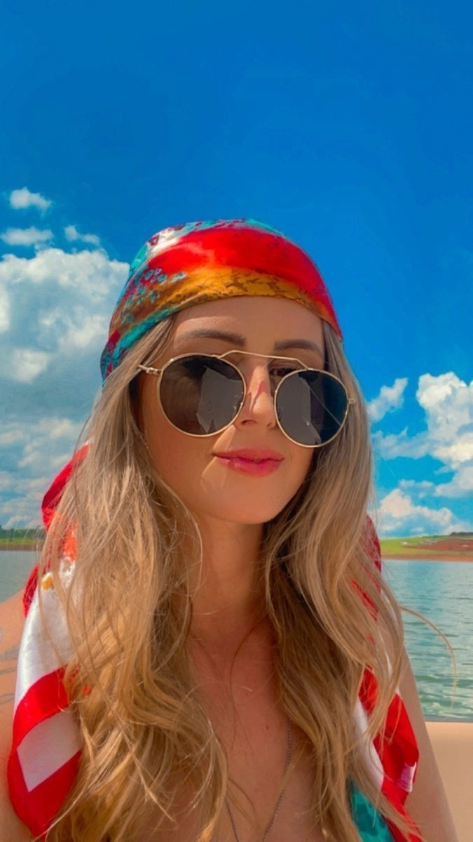 Effortless beach hairstyles that complement your favorite sunglasses