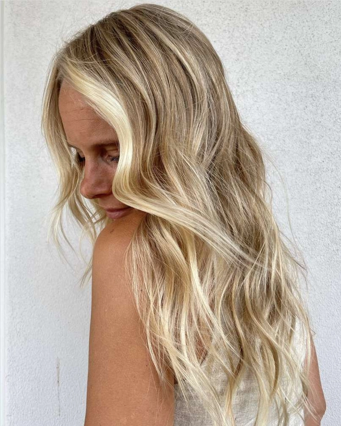Sun kissed highlights illuminating beach waves and effortless seaside hairstyles