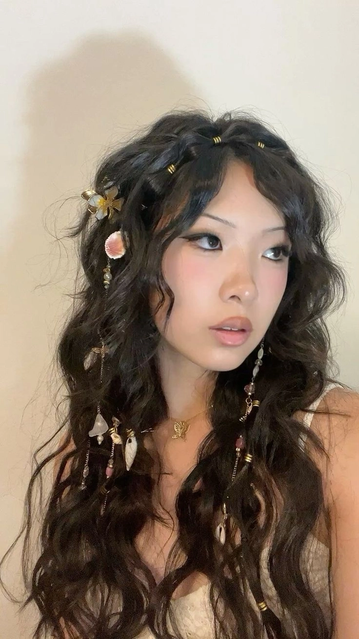 Mermaid-inspired beach waves with shell accessories for a whimsical seaside look