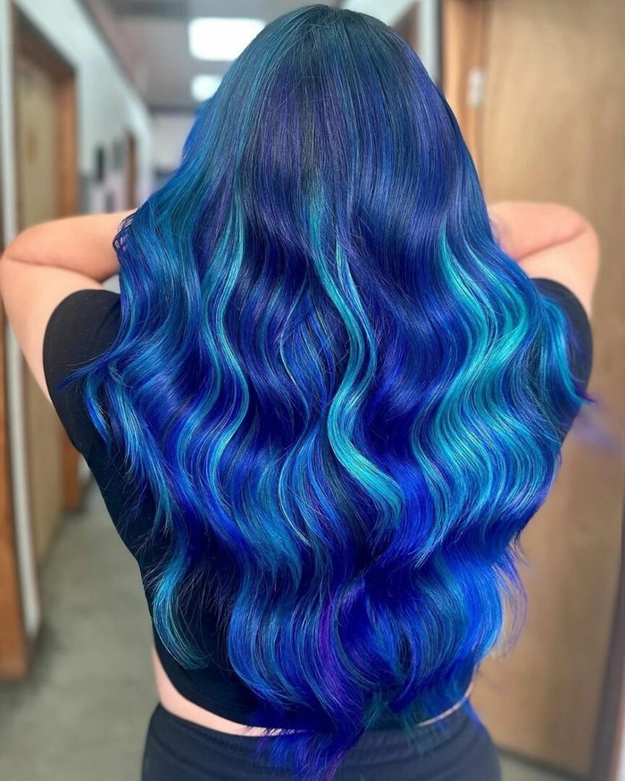 Mermaid core beach hair with soft curls and sea-inspired waves