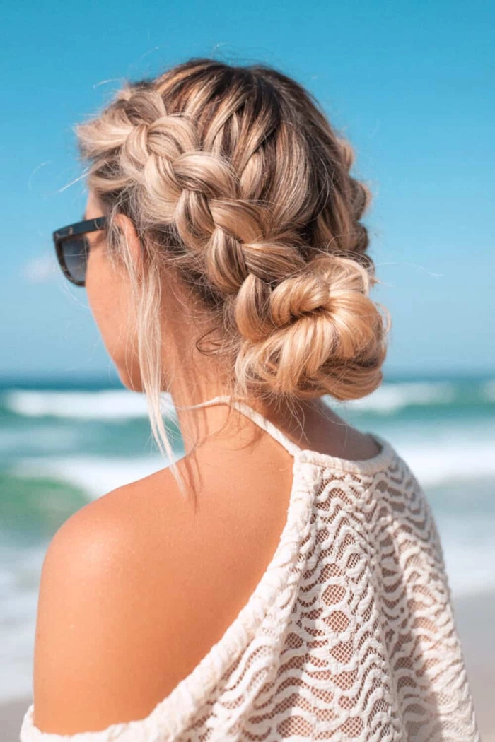 Minimalist Beach Hair: Effortless Concepts