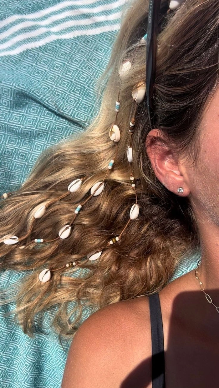 Minimalist Beach Hair Concept for Effortless Summer Style Elegant minimalist beach hair with soft waves and natural texture