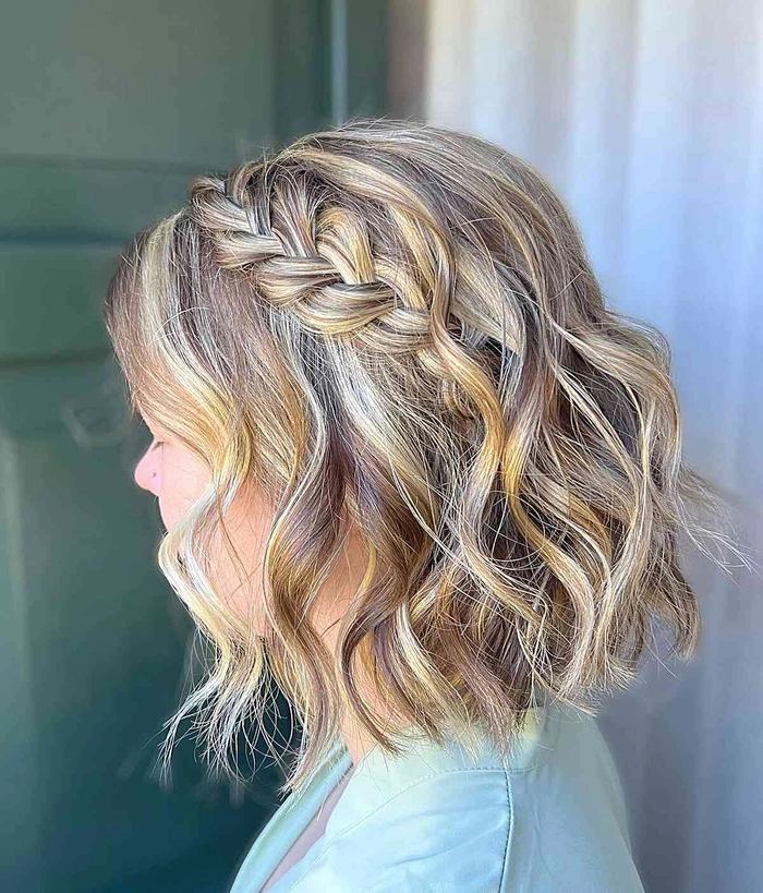 Short Hair Ideas for a Beach Wedding