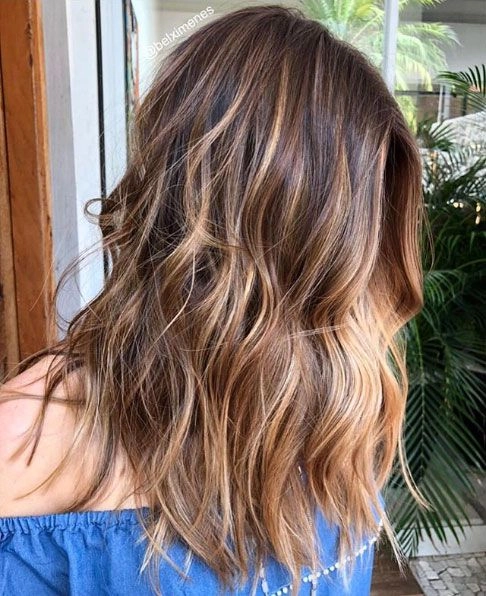 Sun-Kissed Highlights for Stunning Beach Looks
