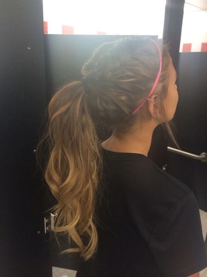 Sweat-resistant beach hairstyle for beach volleyball players holding a serve under the sun