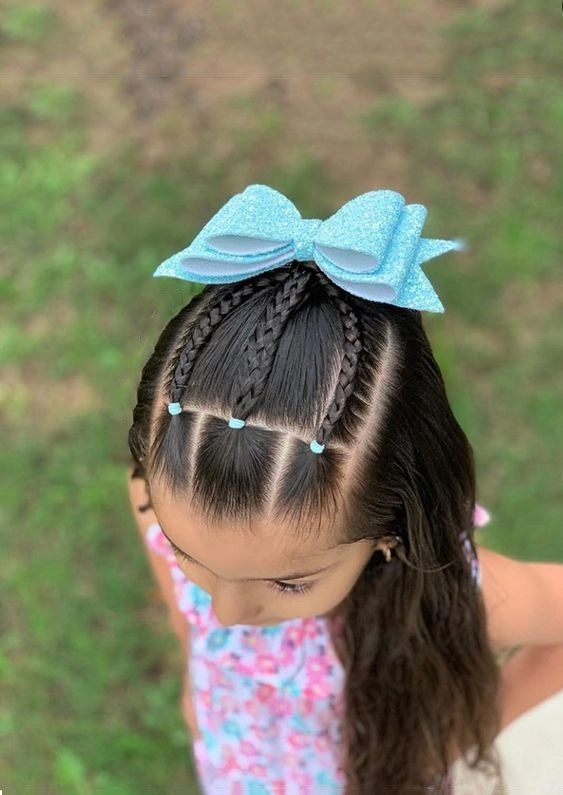 Fun toddler beach hair ideas with braids and seashells Cute toddler with beach braids and tiny shell accessories