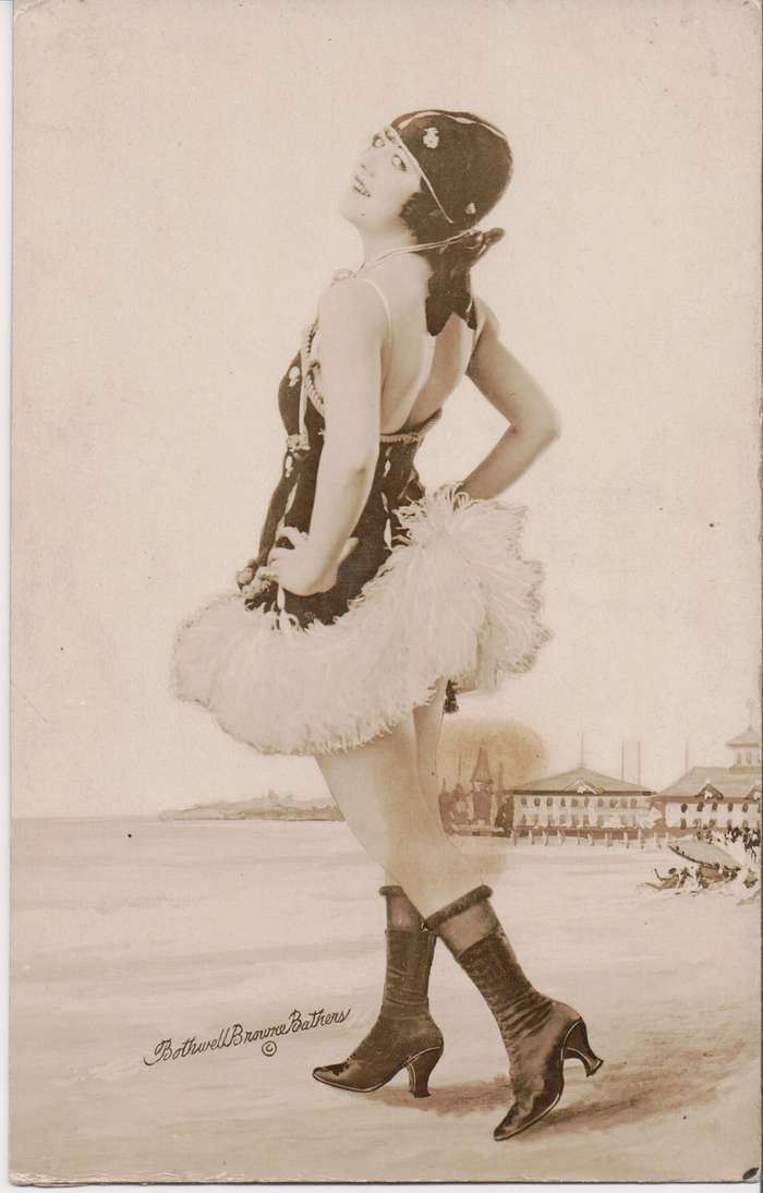 Vintage pinup beach hairstyle with retro waves and a red bandana