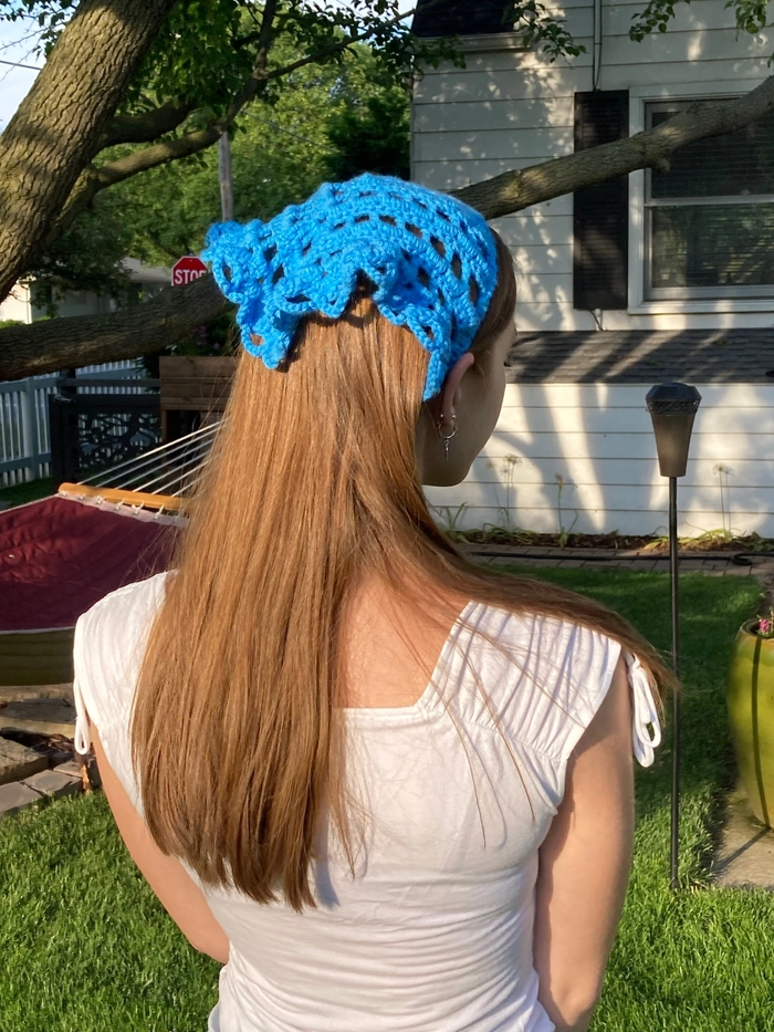 Casual bandana top knot festival hairstyle Simple bandana top knot hairstyle for casual summer festivals