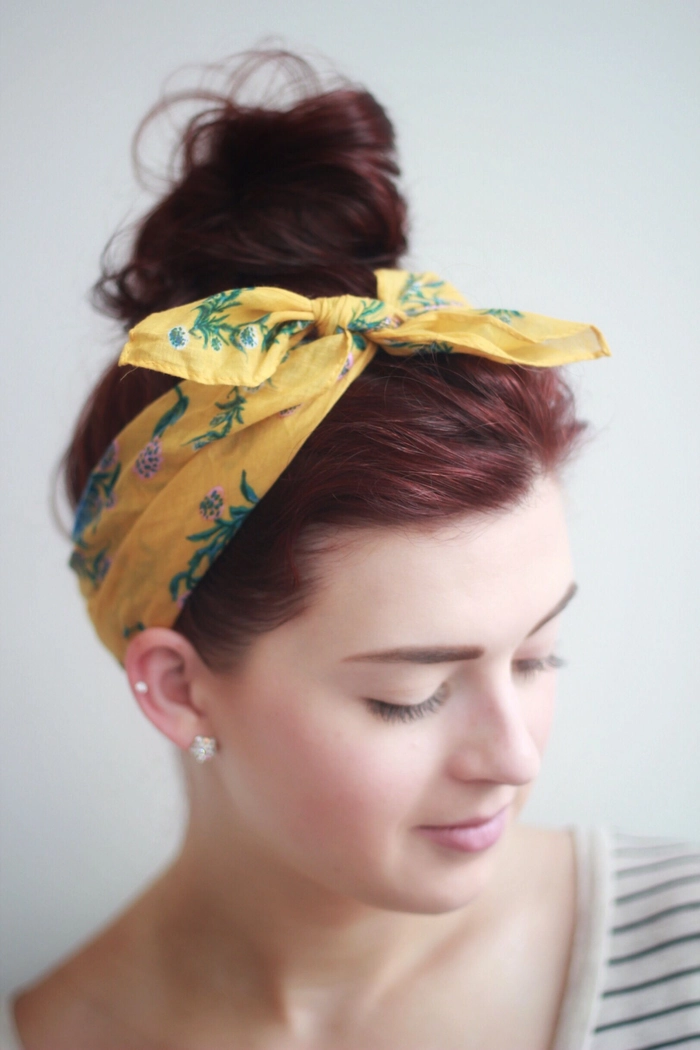 Casual festival look with an easy bandana top knot A simple bandana top knot hairstyle for casual summer festivals
