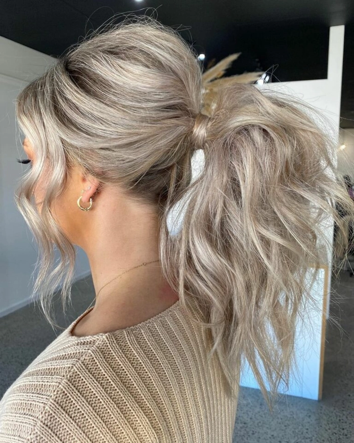 Effortless messy ponytail look ideal for a quick and stylish errand run Casual messy ponytail hairstyle perfect for running errands with an effortless vibe