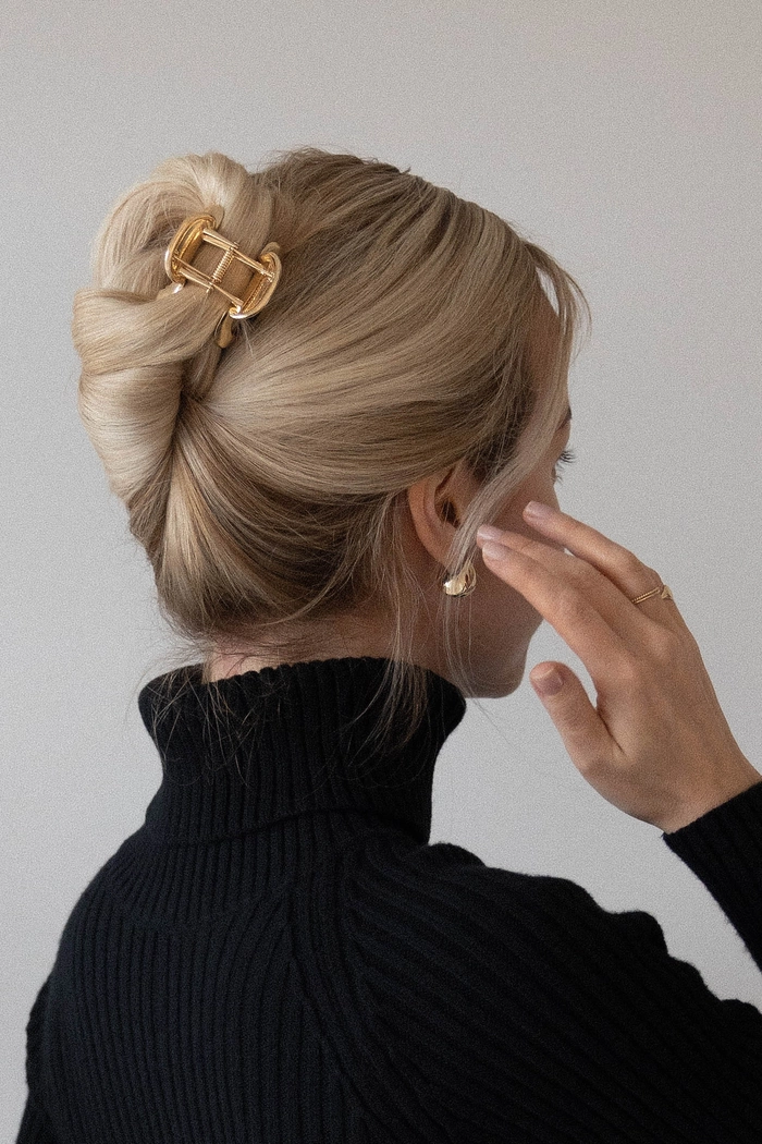 Casual hairstyle featuring a claw clip twist for medium-length hair on image 12 Simple claw clip twist hairstyle for shoulder length hair in a casual look
