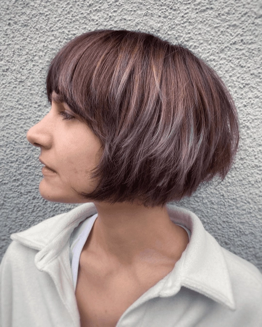 Effortless bedhead look on short layered hair with natural texture