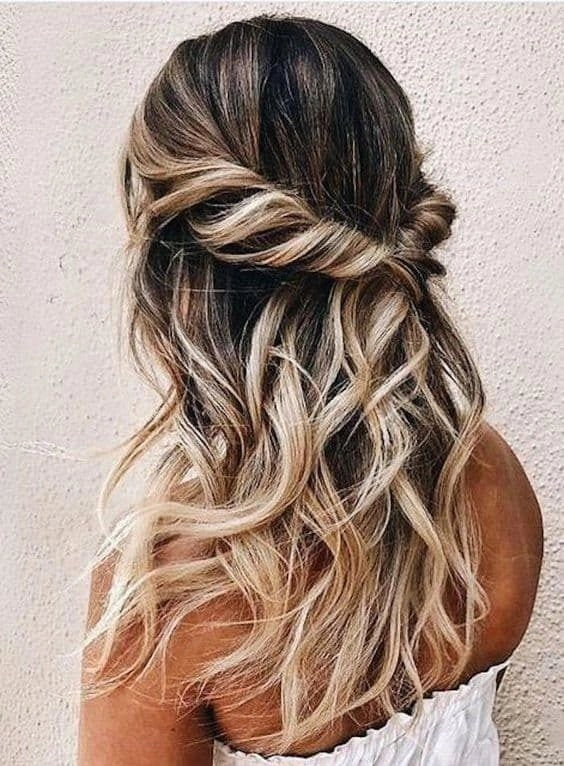 Casual half up half down look perfect for medium-length hair style ideas Effortless half up half down hairstyle for medium hair in a casual setting