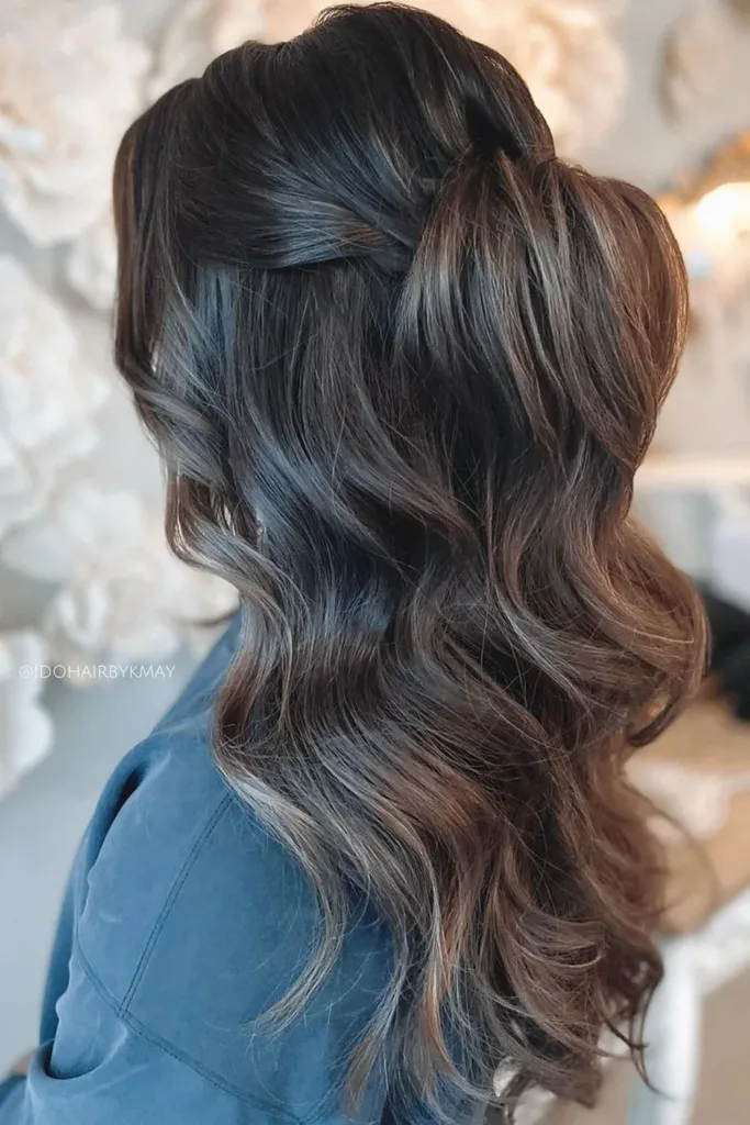 Casual medium hair half up half down look ideal for everyday styling Effortless half up half down hairstyle for medium hair perfect for casual days