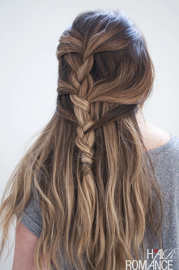 Loose French braid ideas perfect for casual country style inspiration Effortless loose French braid hairstyle for a relaxed country casual look