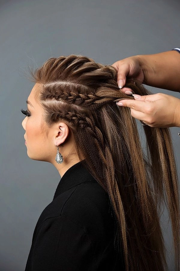 Casual side braid idea for relaxed weekend brunch styling Effortless side braid hairstyle perfect for a casual weekend brunch look