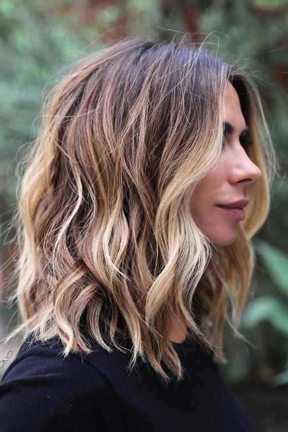 Simple minimal effort shoulder length hairstyle perfect for daily wear Everyday casual shoulder length hair styled effortlessly for a relaxed look