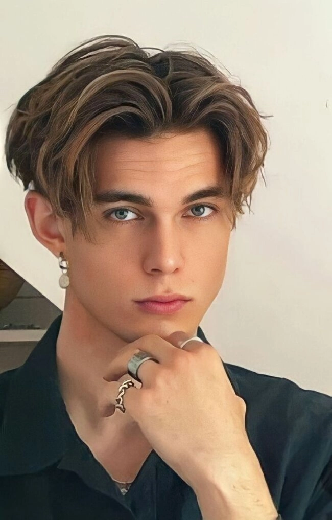 everyday middle part styling for long straight hair image