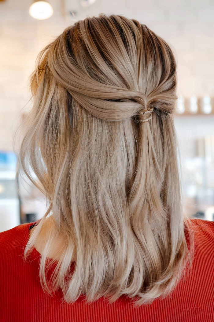 Casual hairstyle ideas for minimal effort with shoulder length hair Everyday shoulder length hair styled simply for quick and easy wear