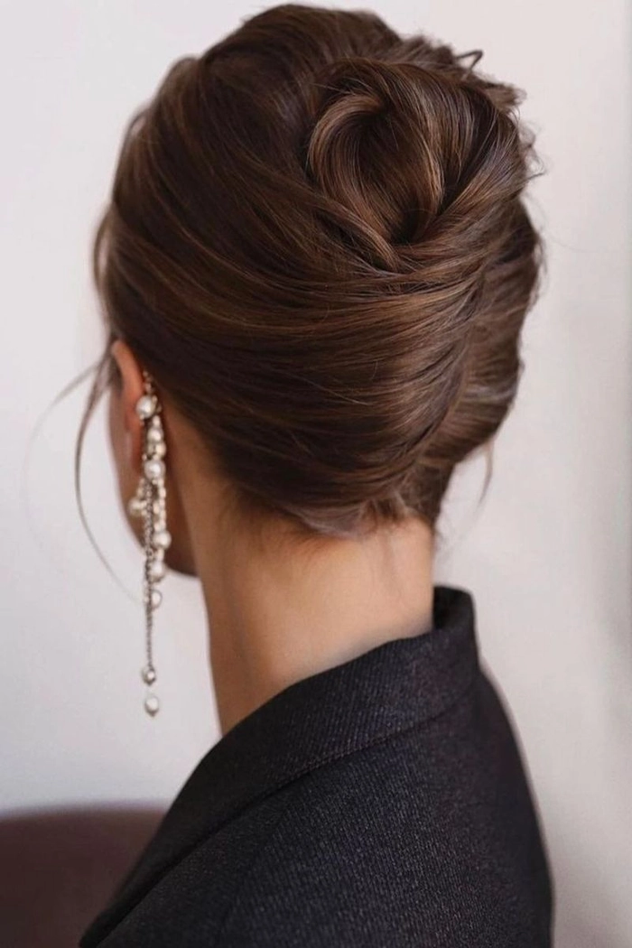 Elegant French barrette updo perfect for a relaxed and stylish look Simple French barrette updo showcasing effortless elegance for casual hairstyles