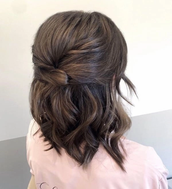 Casual medium hair half up half down style perfect for everyday looks Effortless half up half down hairstyle for medium hair with natural waves