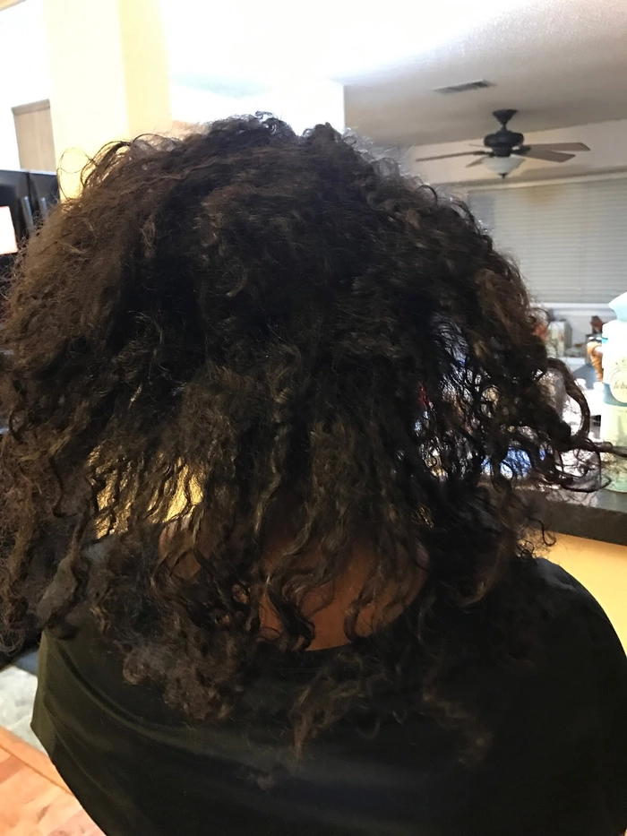Woman with defined type 3 curls in a simple everyday wash and go hairstyle