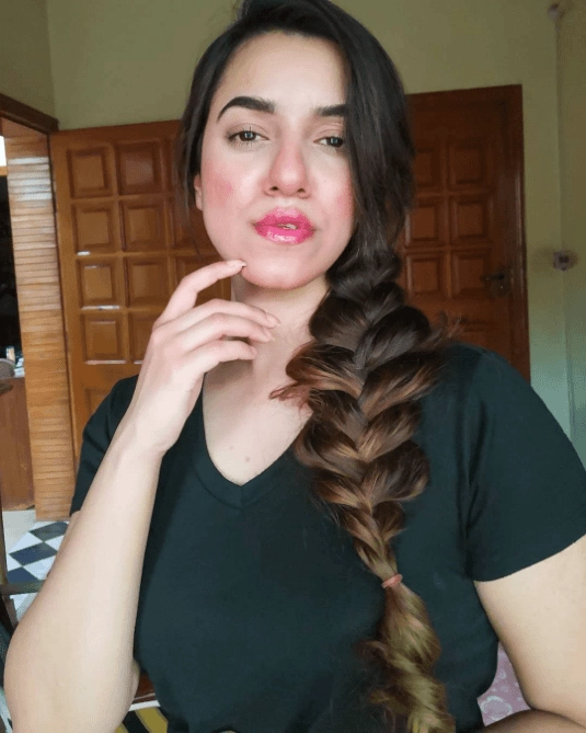 Effortless loose side braid hairstyle perfect for casual autumn walks