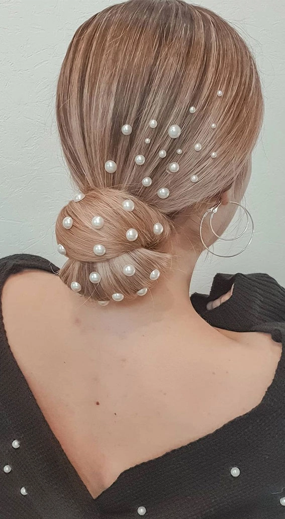 Simple Pearl Hair Pin Updo for Casual Holiday Gatherings a woman with a simple pearl hair pin updo suitable for a casual holiday gathering