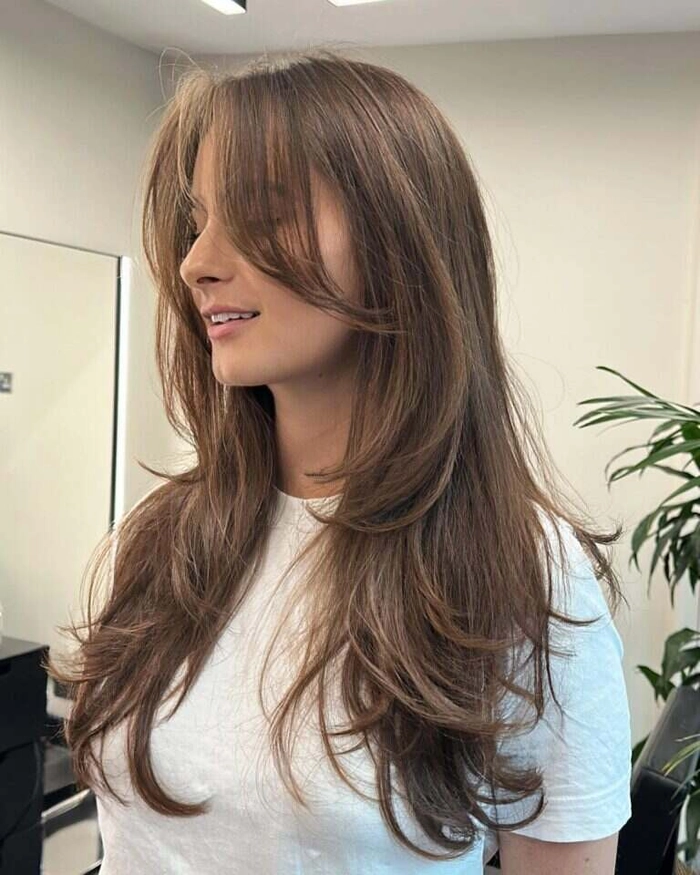 Everyday layered hair styling for natural volume with loose waves in casual setting