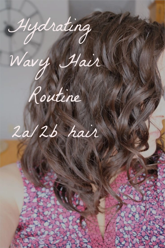 Low maintenance air dry wavy hairstyle for casual days with effortless texture