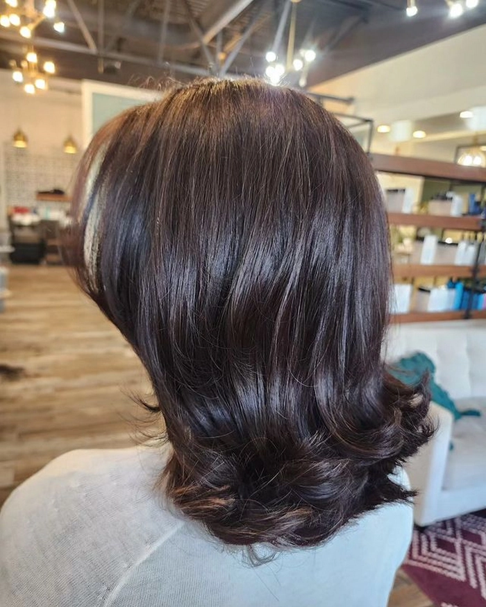 effortless flipped ends for medium retro casual hair -