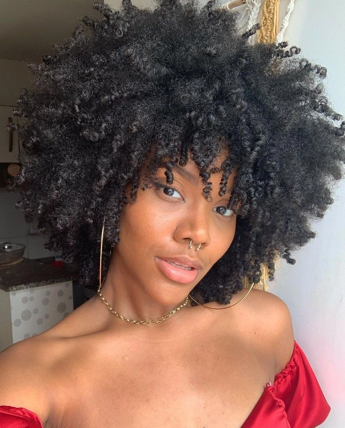 Casual natural afro hairstyle perfect for daily looks and easy styling everyday natural afro styling for casual wear on a young woman with a radiant smile
