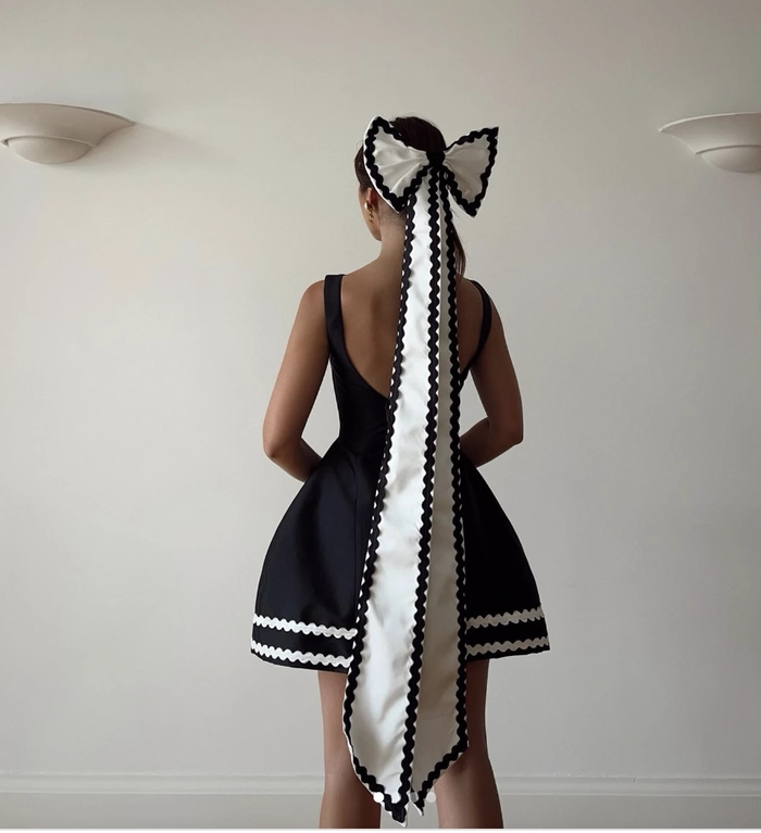 Quick coquette ribbon ponytail style for casual everyday fashion