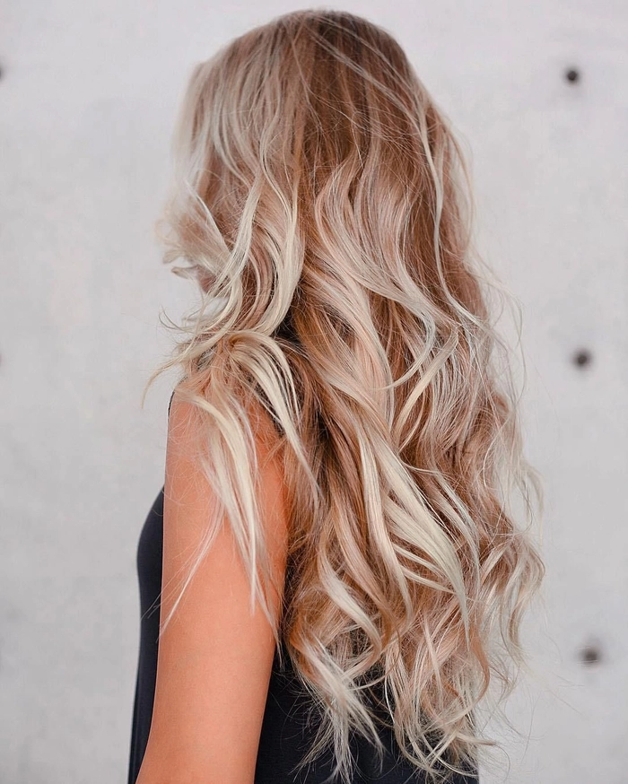 Casual beach waves hairstyle for fine hair perfect for everyday look Relaxed beach wave hairstyle on fine hair with soft, tousled texture