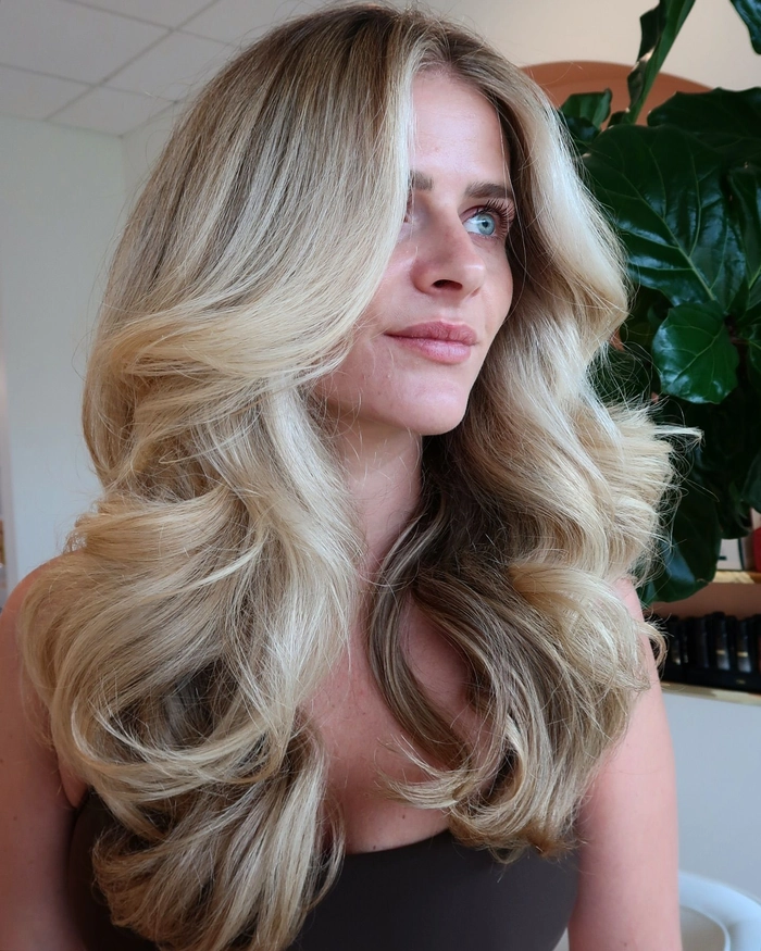 Relaxed bouncy blowout hairstyle on medium hair perfect for a casual weekend look
