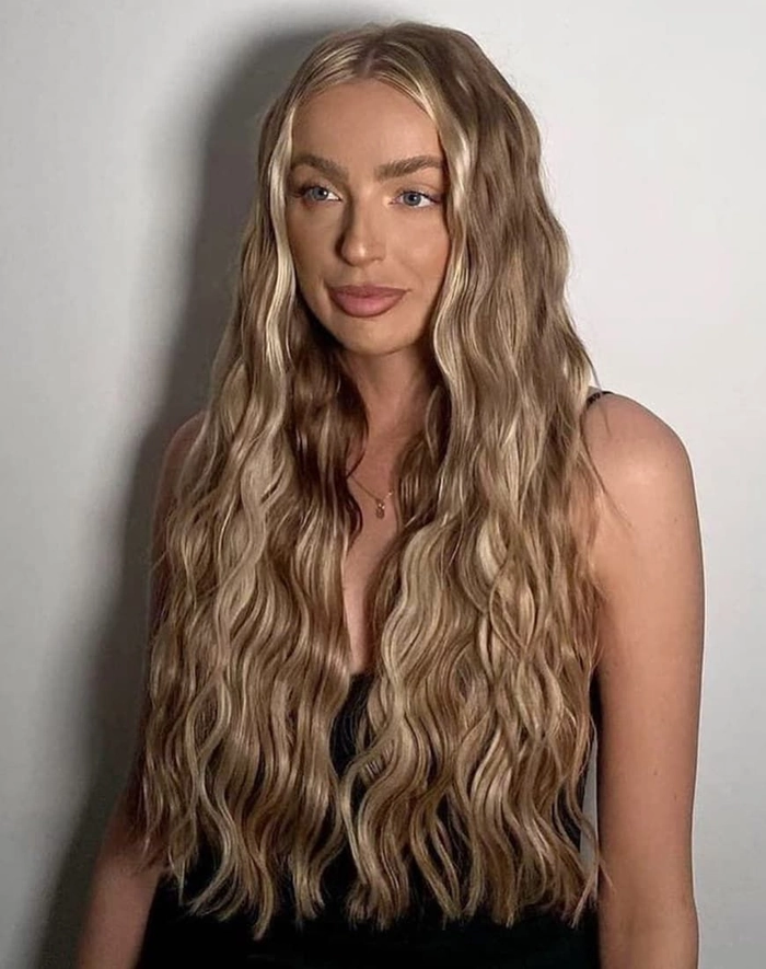 Relaxed mermaid waves hairstyle for long casual beach days showcasing effortless beach charm
