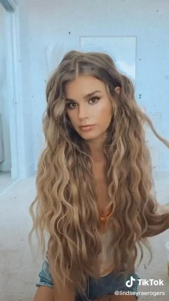 Relaxed mermaid waves hairstyle perfect for long casual beach days
