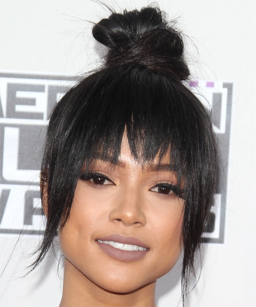 Relaxed top knot hairstyle perfect for humid weather in casual settings