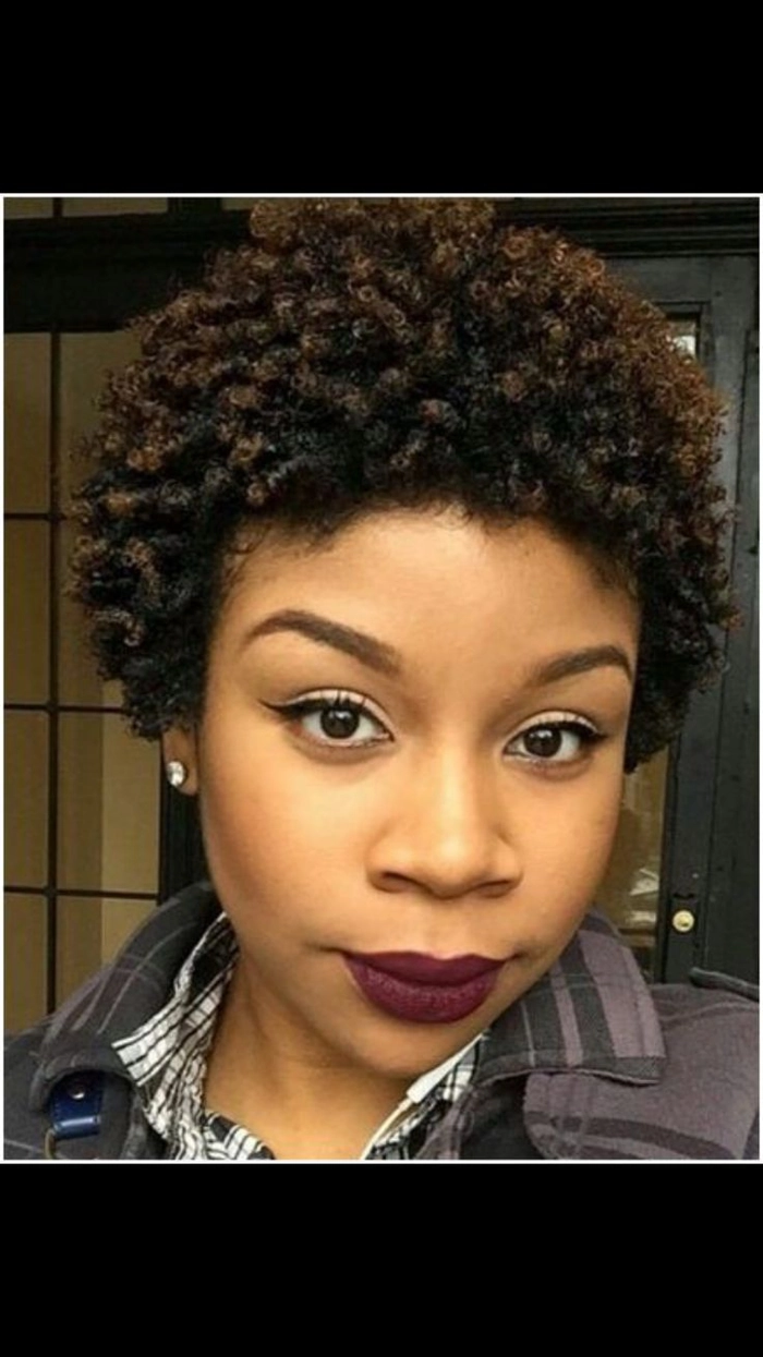 Short casual natural hair with defined coils, everyday style close-up
