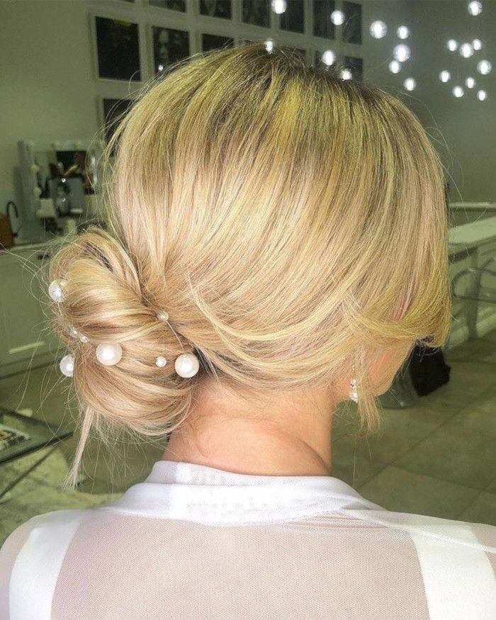 Casual holiday updo using pearl hair pins for effortless elegance Simple casual updo with pearl hair pins for holiday gatherings