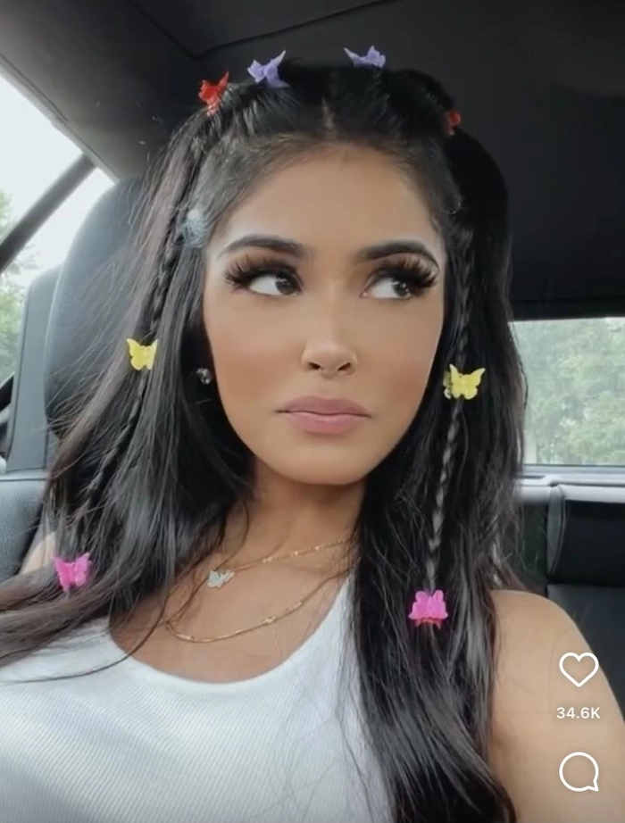 Simple Y2K butterfly clip hairstyle for casual everyday looks Woman with simple butterfly clip hairstyle, Y2K casual trend