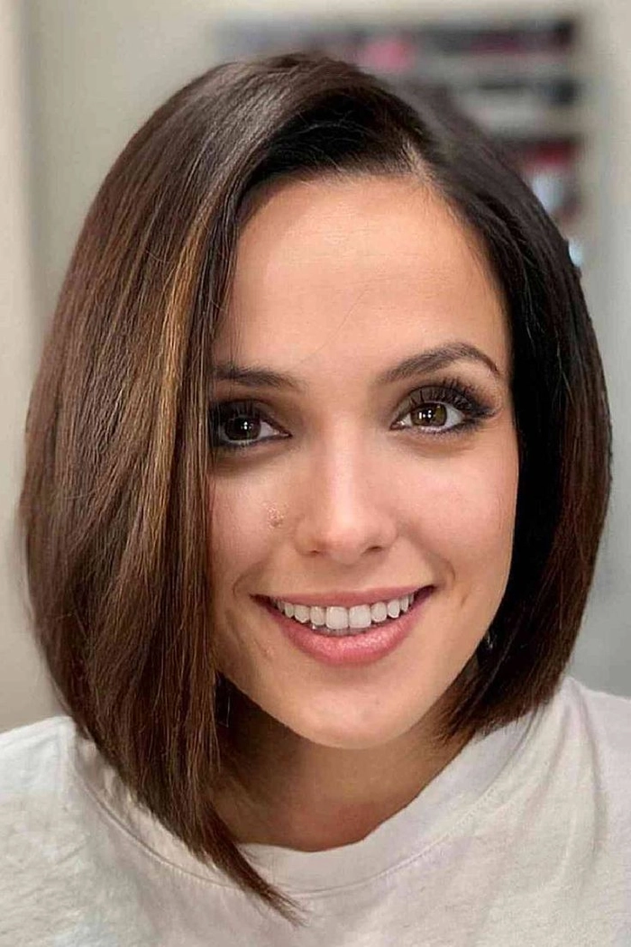 Woman with relaxed side swept hairstyle on an asymmetrical bob in a casual setting
