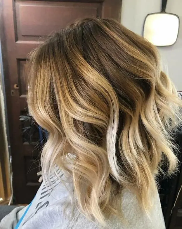 Casual medium length hairstyle featuring relaxed loose curls, image 15 Woman with relaxed loose curls for medium length hair in a casual style