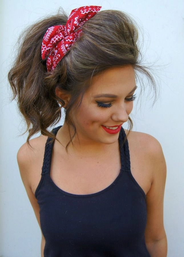 Casual hairstyle featuring a stylish bandana ponytail for a vintage look Woman with quick bandana ponytail style showcasing retro casual vibes