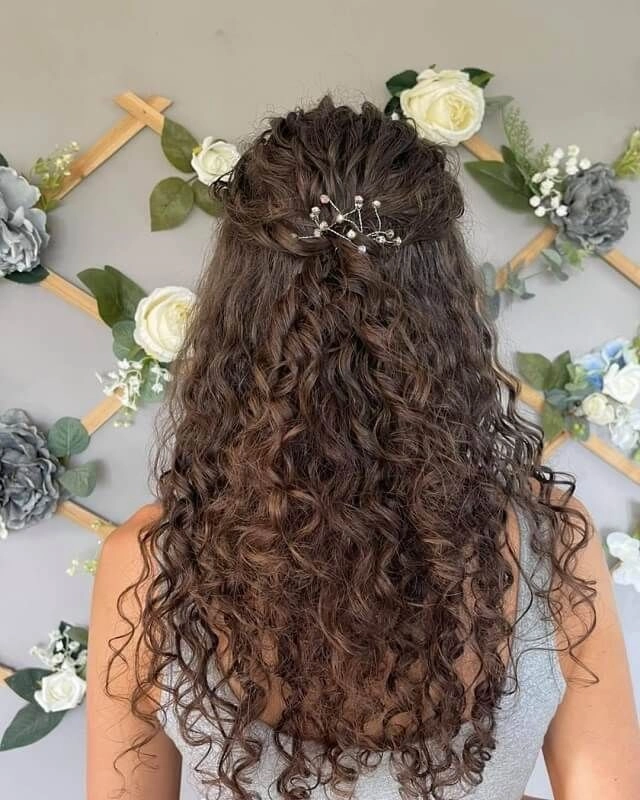 Beautiful Half Up Curly Styles for Your Anniversary