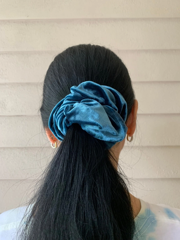 Elegant evening hairstyle featuring a soft velvet scrunchie for a romantic look Romantic updo with velvet scrunchie for a date night hairstyle